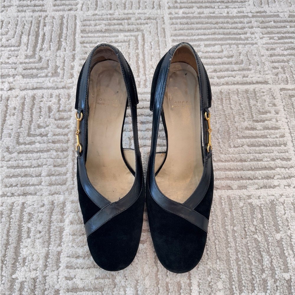 Authentic Vintage Gucci Suede black heel pumps.‎ - Picture 2 of 9